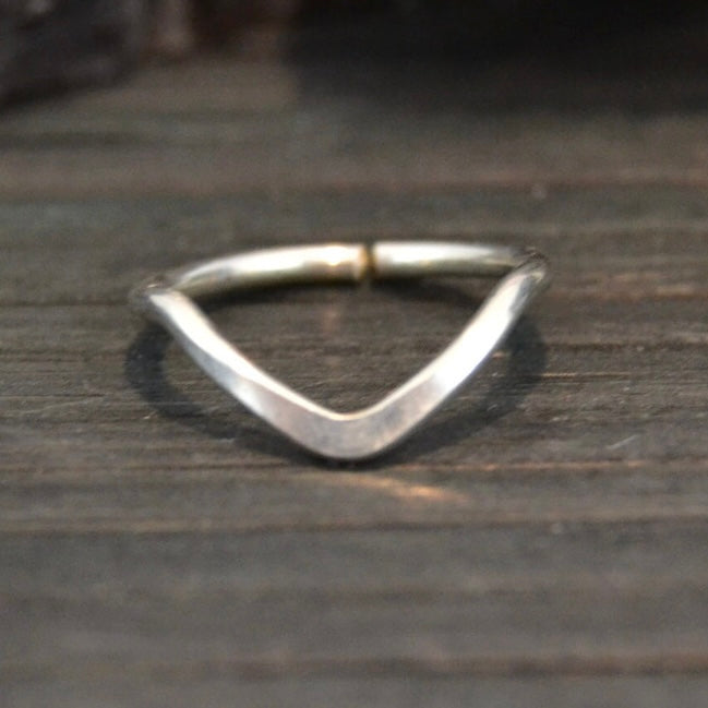 V Smooth Conch Earring Silver