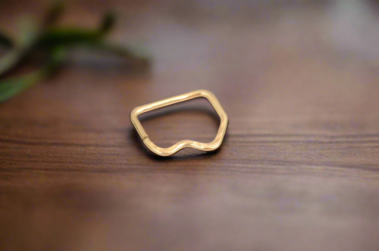 Mountain 18k Yellow Gold Textured Seamless Nipple Ring