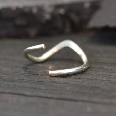 V Smooth Conch Earring Silver