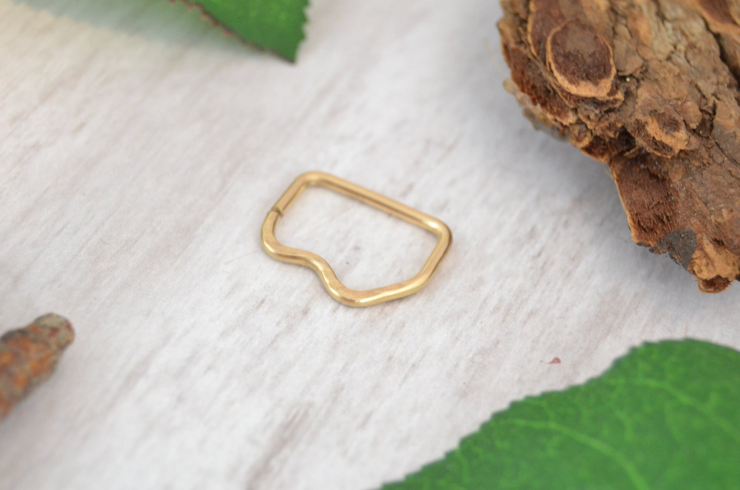 Mountain 18k Yellow Gold Textured Seamless Nipple Ring