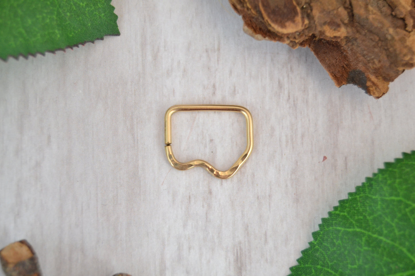 Mountain 18k Yellow Gold Textured Seamless Nipple Ring