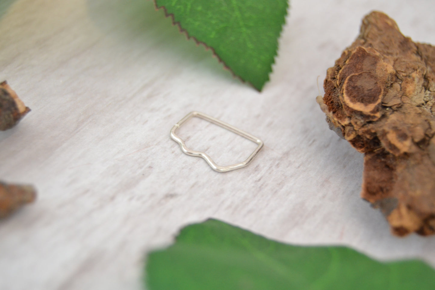 Mountain 14k White Gold Textured Seamless Nipple Ring