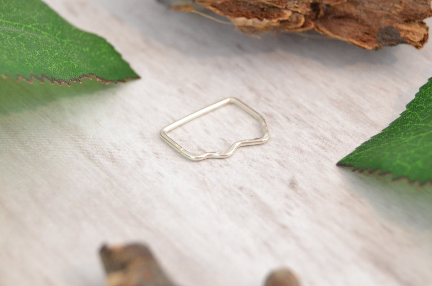 Mountain 14k White Gold Textured Seamless Nipple Ring