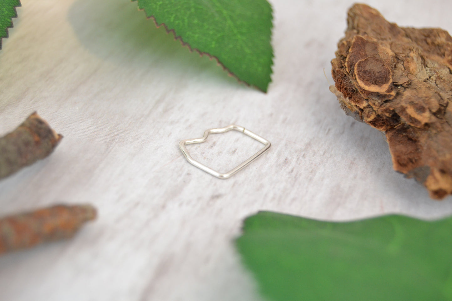 Mountain 14k White Gold Textured Seamless Nipple Ring