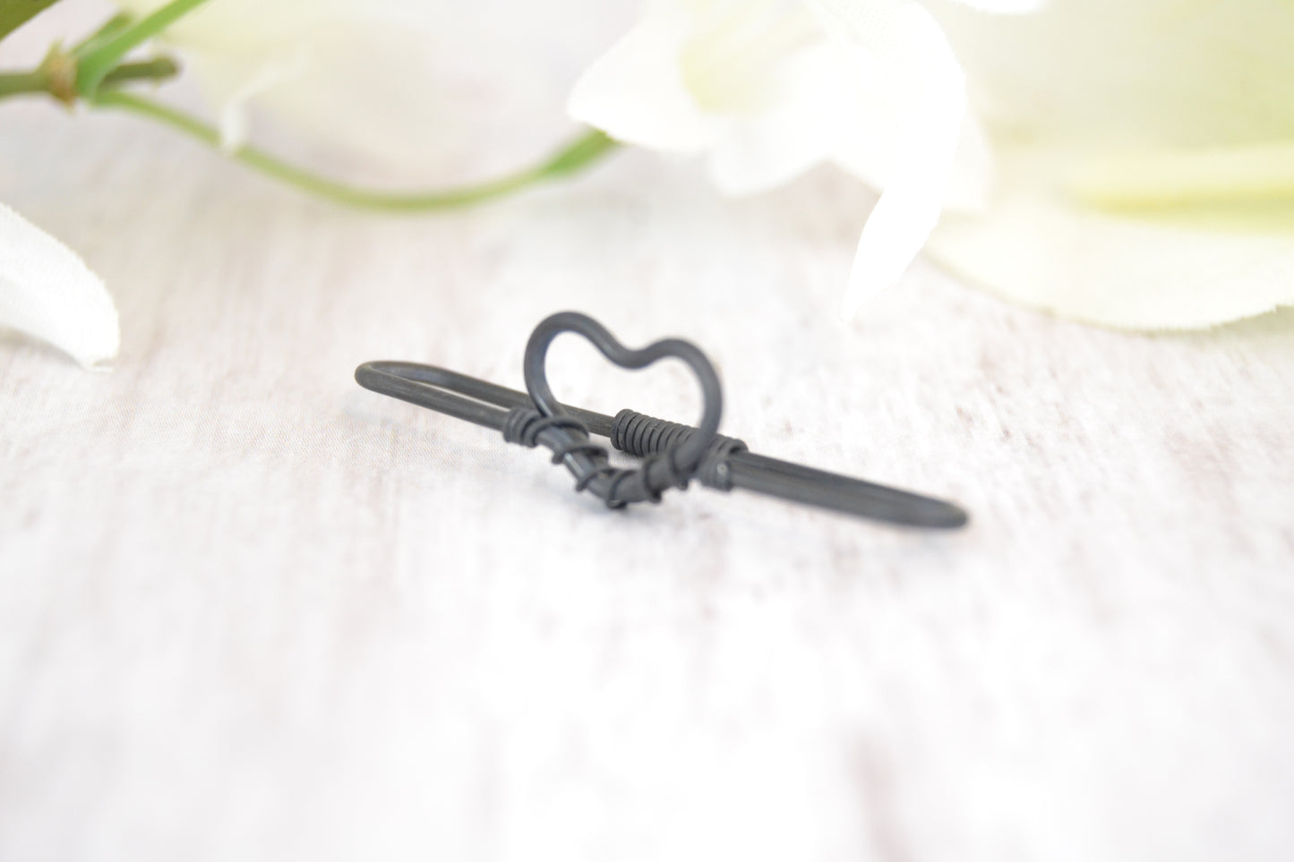 Heart Seamless Industrial Bar - Niobium, Black