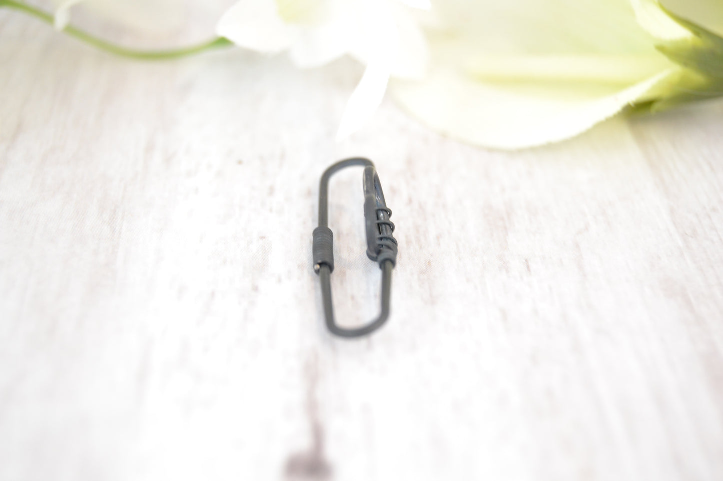 Heart Seamless Industrial Bar - Niobium, Black