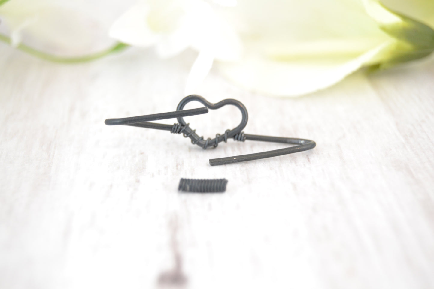 Heart Seamless Industrial Bar - Niobium, Black