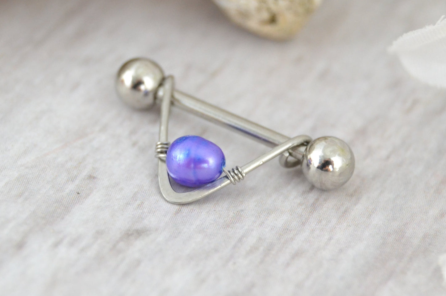 Pearl V Shaped 316L Stainless Steel Nipple Ring - 1 pc