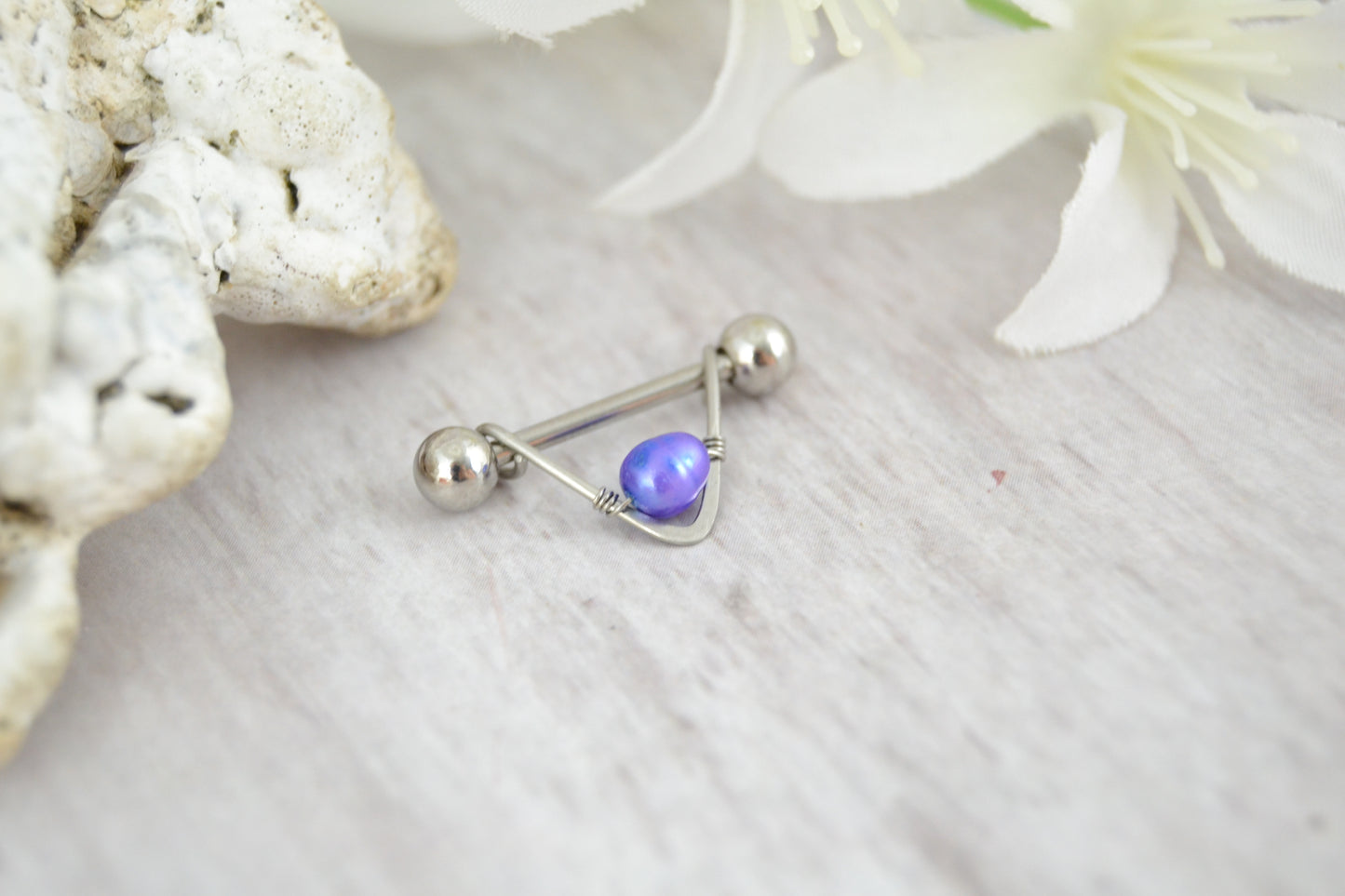 Pearl V Shaped 316L Stainless Steel Nipple Ring - 1 pc