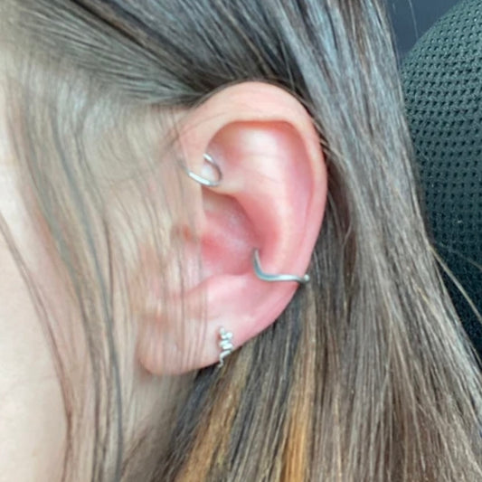 V Smooth Conch Earring Silver