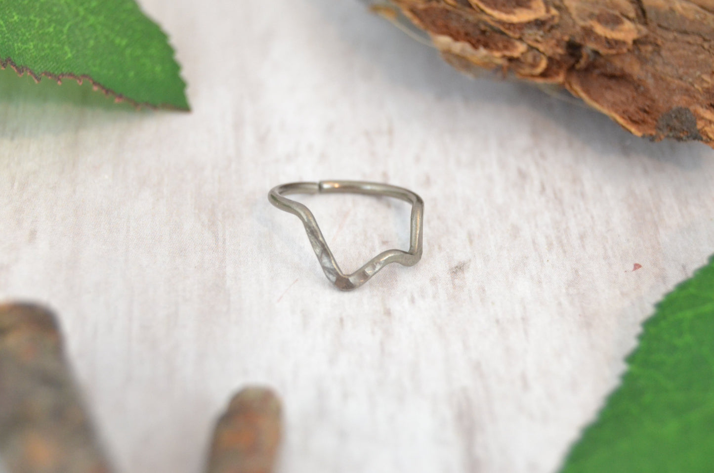 Niobium Mountain Seamless Cartilage Ring