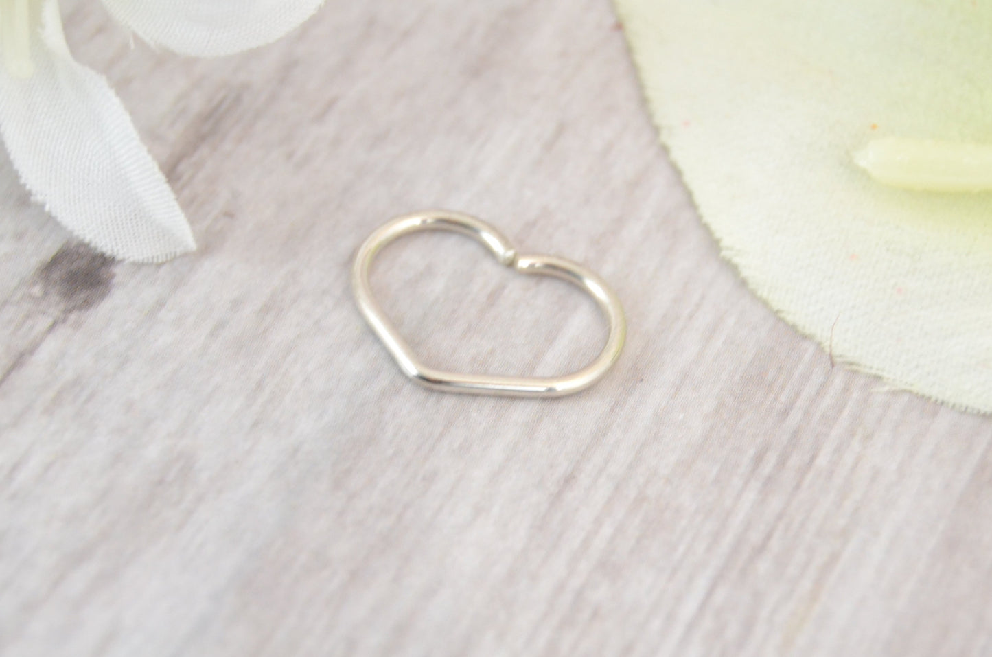 Heart 14k White Gold Seamless Ring