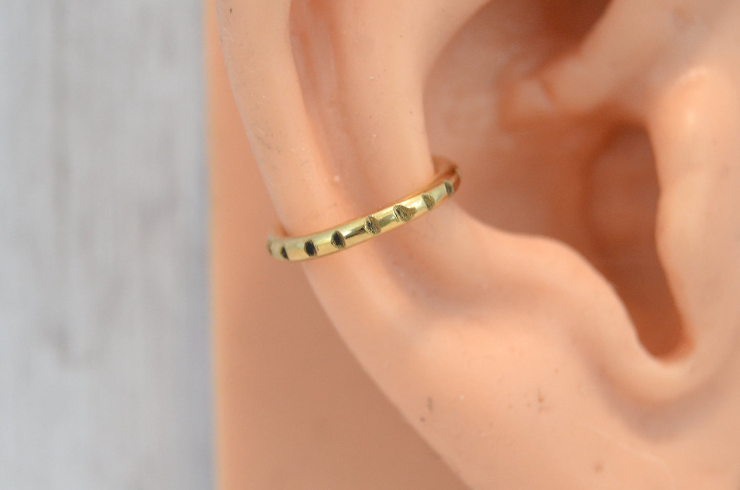 Hatched 14k Gold Cartilage Earring