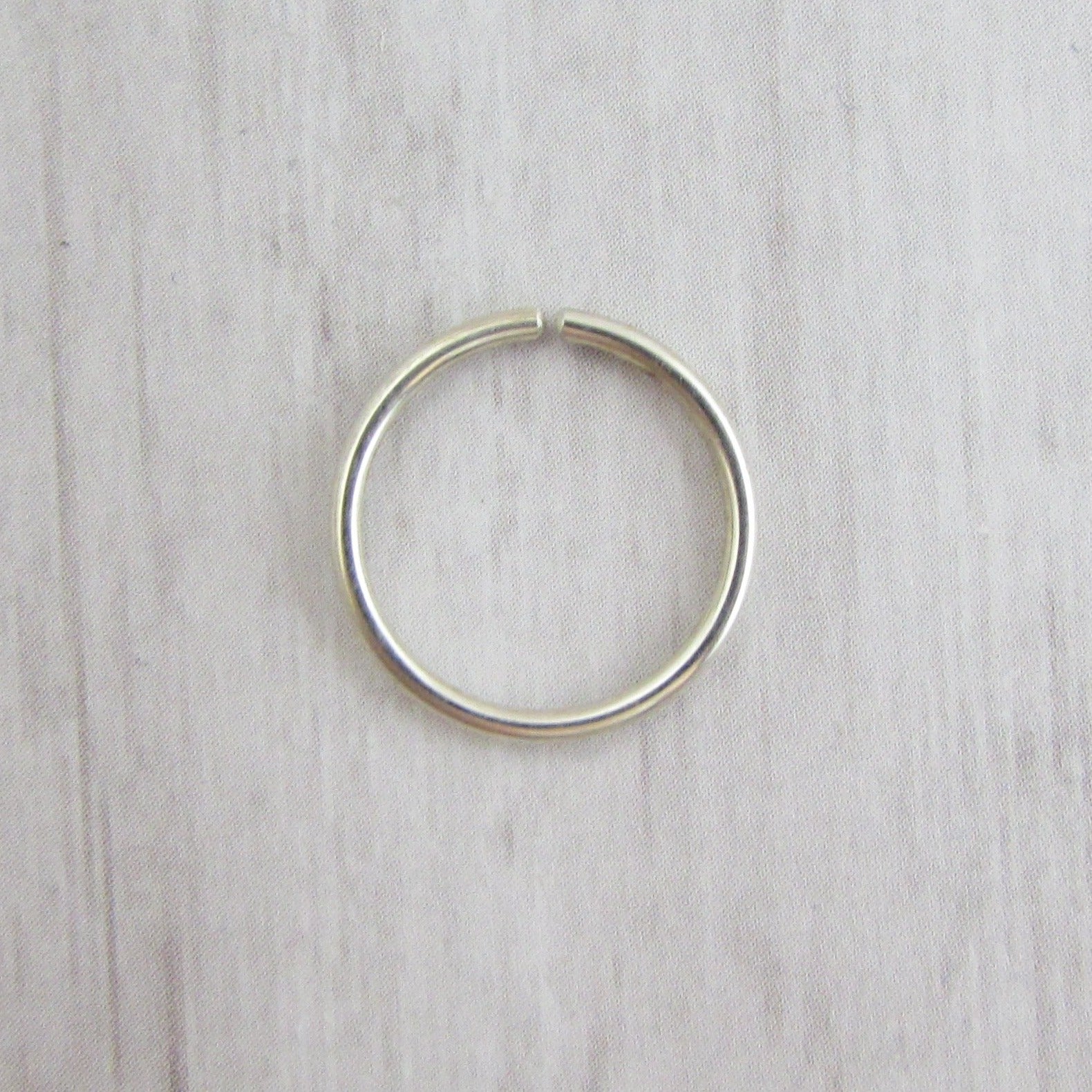 14k White Gold Seamless Ring